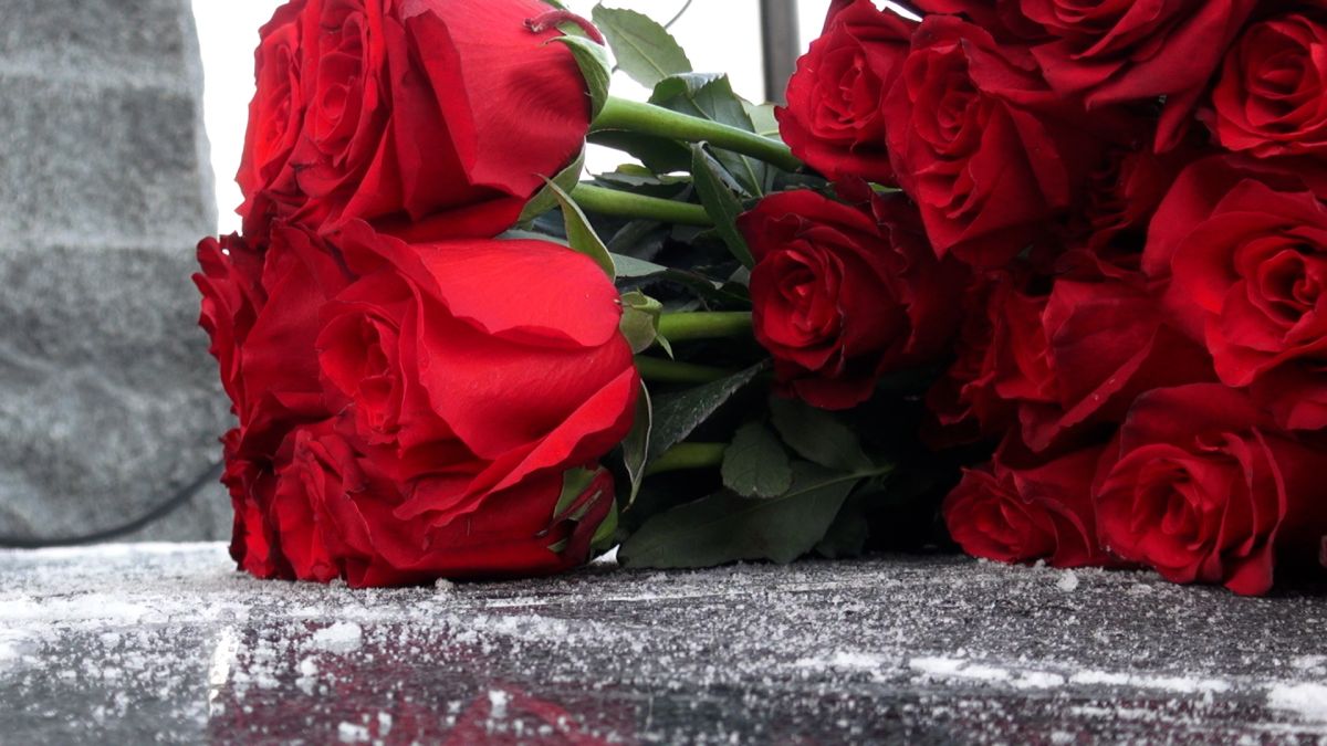 В Южно-Сахалинске почтили память Героев Отечества В Южно-Сахалинске почтили память Героев Отечества