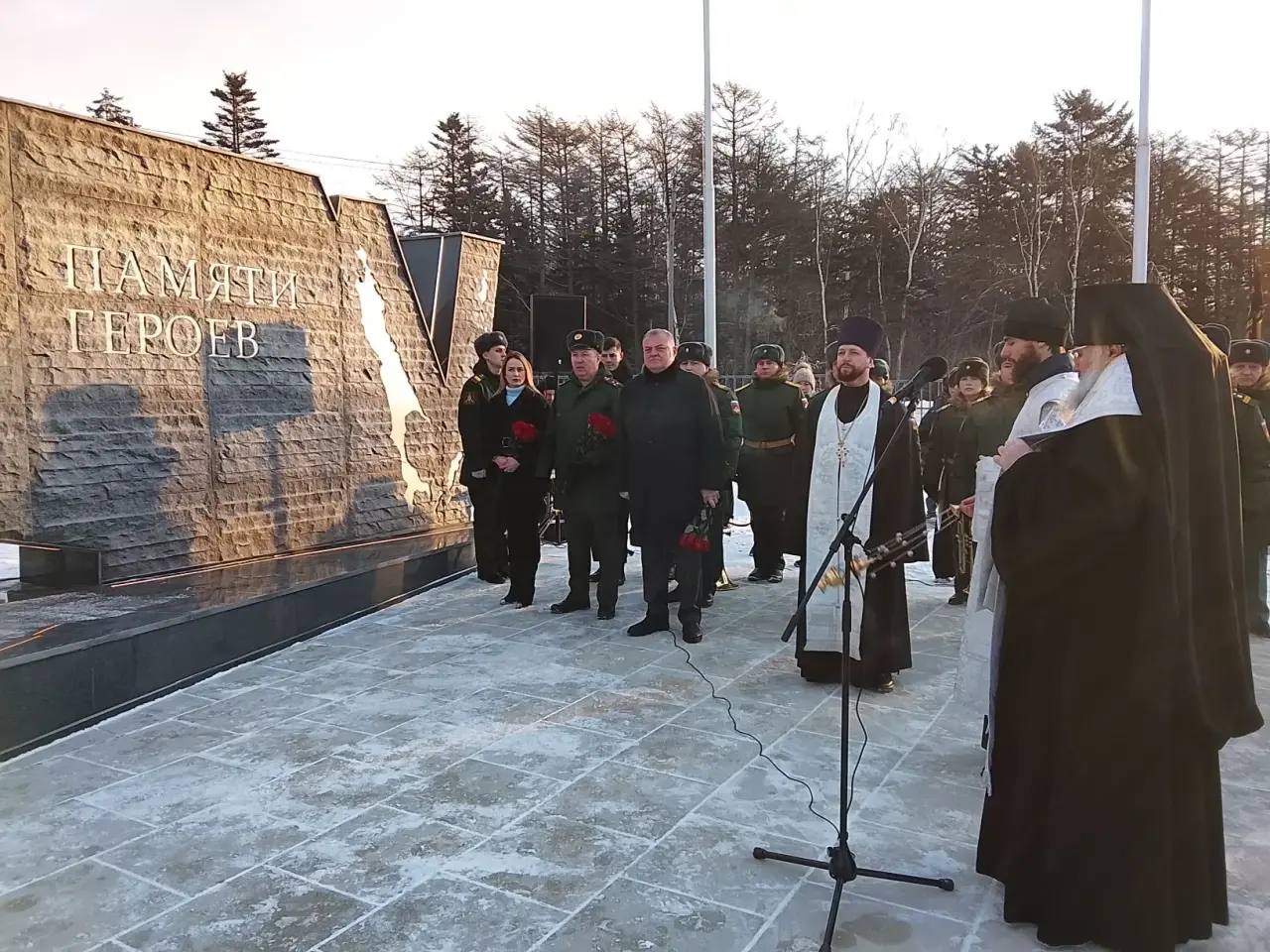 Память павших в зоне СВО почтили в Южно-Сахалинске в День героев Отечества Память павших в зоне СВО почтили в Южно-Сахалинске в День героев Отечества