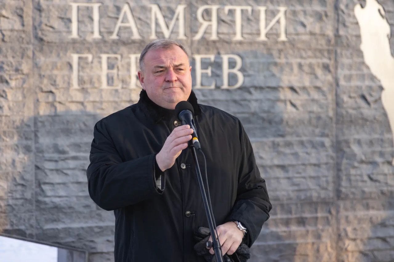 9 декабря, в День Героев Отечества, Сахалинская область вместе со всей страной почтила память павших воинов и воздала почести защитникам, которые сегодня отстаивают независимость России 9 декабря, в День Героев Отечества, Сахалинская область вместе со всей страной почтила память павших воинов и воздала почести защитникам, которые сегодня отстаивают независимость России