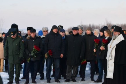 Руководитель следственного управления СК России по Сахалинской области Б.Б. Базаров принял участие в мероприятиях, посвященных Дню Героев Отечества