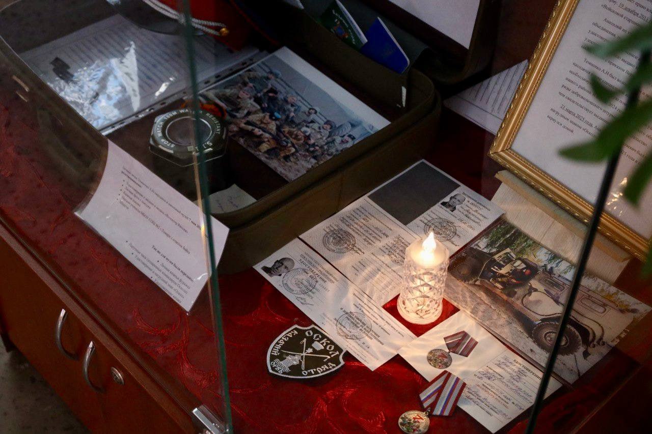 Память героев-земляков увековечили ко Дню Героев Отечества в Томаринском районе Память героев-земляков увековечили ко Дню Героев Отечества в Томаринском районе