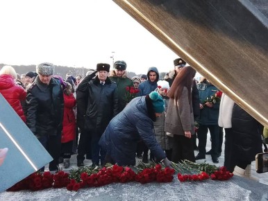 Память павших в зоне СВО почтили в Южно-Сахалинске в День героев Отечества