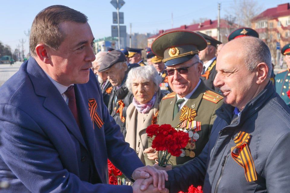 Губернатор Валерий Лимаренко поздравил сахалинцев и курильчан с Днём героев Отечества