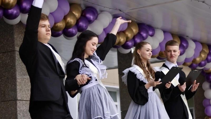 Минпросвещения РФ утвердило единые дни последних звонков и выпускных в 2026 году