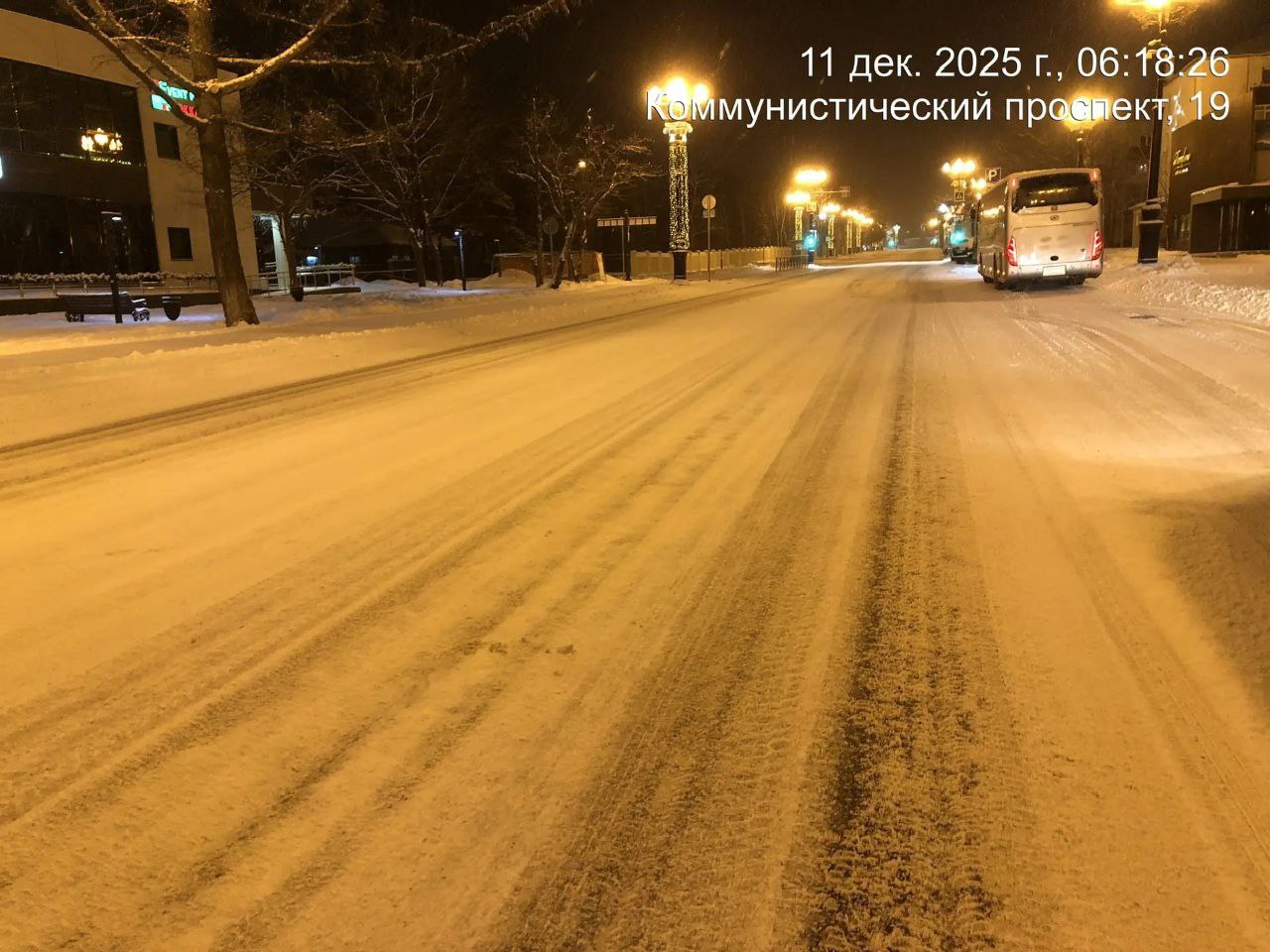 Тысячу кубометров снега вывезли на полигон с улиц Южно-Сахалинска Тысячу кубометров снега вывезли на полигон с улиц Южно-Сахалинска