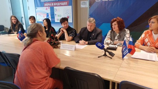 Депутат Георгий Карлов разобрал обращения многодетных матерей на Сахалине