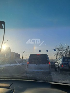 Светящийся столб появился в небе над Южно-Сахалинском