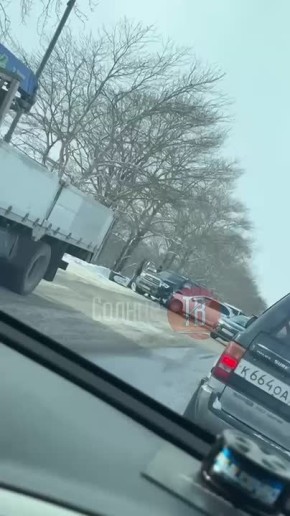 Джип и легковушка столкнулись в Южно-Сахалинске