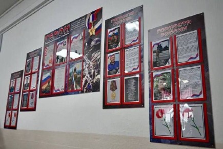 Ирина Савицкая и Алексей Плотников приняли участие в открытии стендов Памяти героям СВО