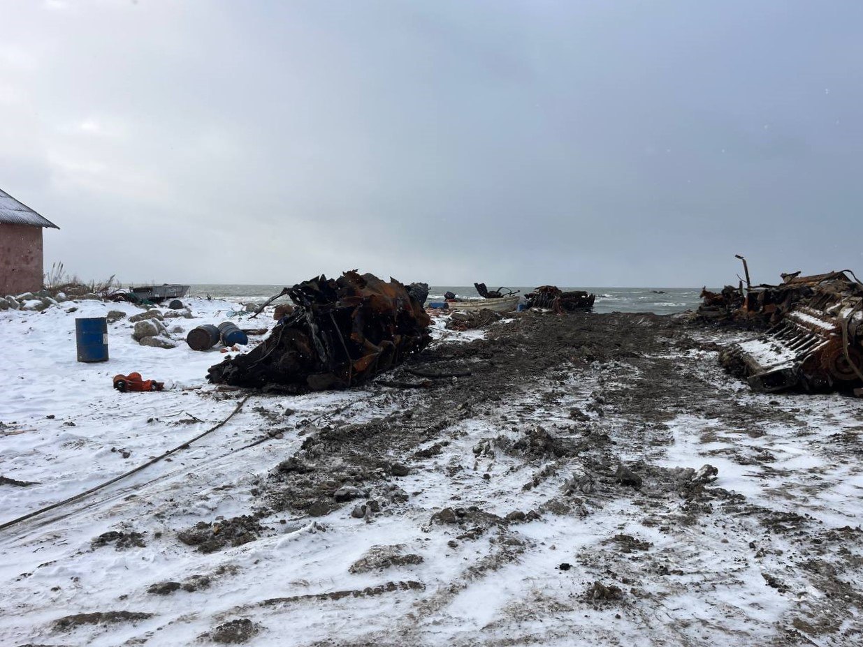На Сахалине из бухты Лососей удалили шестое затонувшее судно На Сахалине из бухты Лососей удалили шестое затонувшее судно