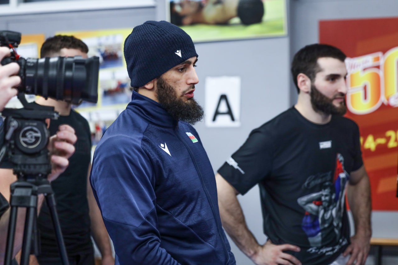 Звезды мировой борьбы сразились в регби на Сахалине Звезды мировой борьбы сразились в регби на Сахалине