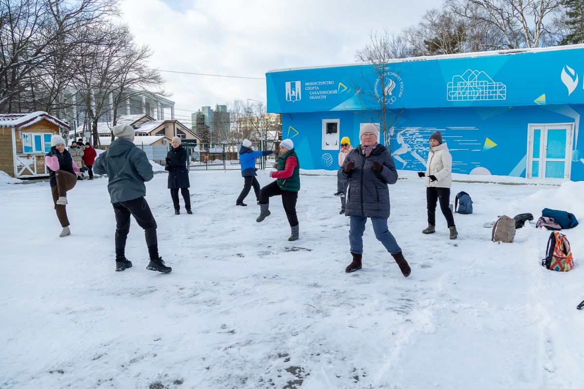 Мэр Южно-Сахалинска проинспектировал подготовку парка к новогодним каникулам Мэр Южно-Сахалинска проинспектировал подготовку парка к новогодним каникулам