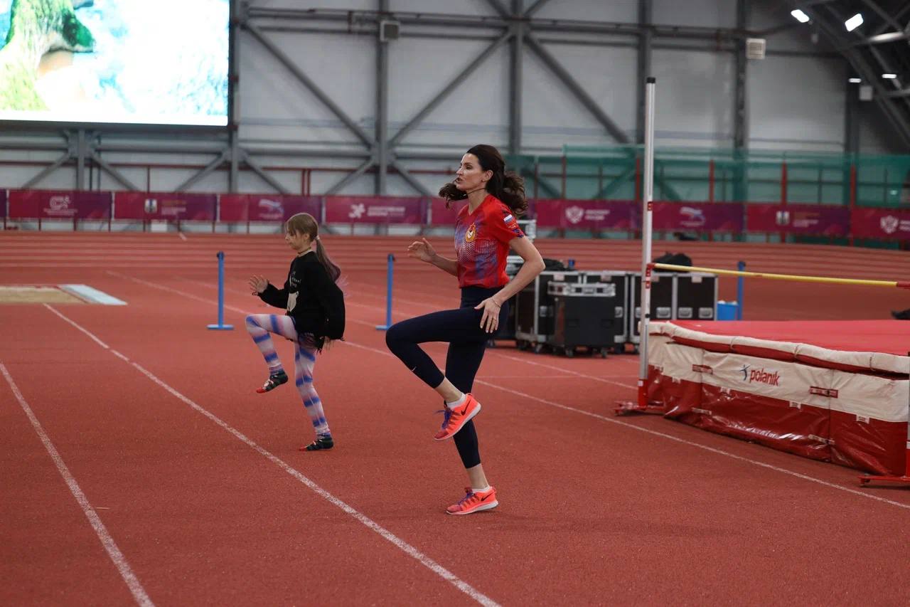 Олимпийская чемпионка Анна Чичерова провела мастер-класс для сахалинских легкоатлетов Олимпийская чемпионка Анна Чичерова провела мастер-класс для сахалинских легкоатлетов