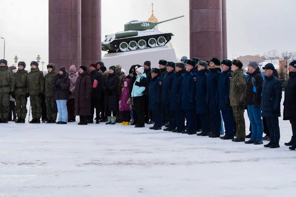 В Южно-Сахалинске торжественно открыли Аллею военной техники под открытым небом В Южно-Сахалинске торжественно открыли Аллею военной техники под открытым небом