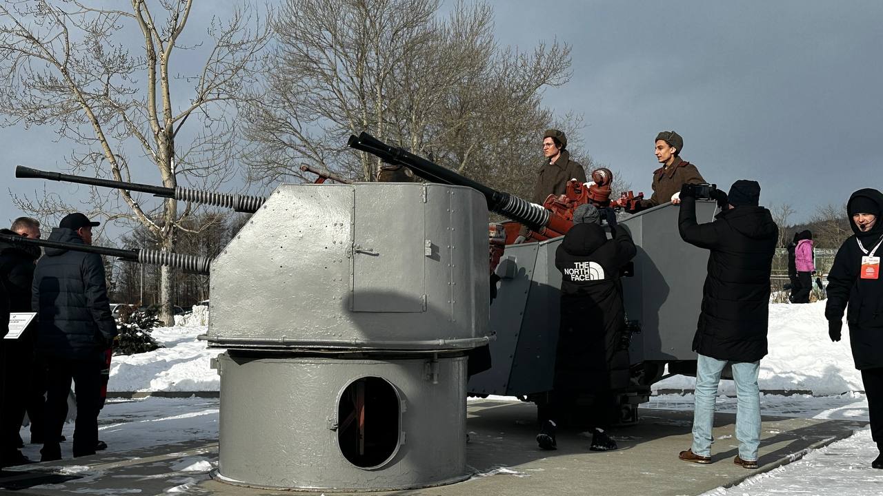 Сотрудники органов внутренних дел Сахалинской области и члены их семей приняли участие в торжественном открытии Аллеи военной техники под открытым небом в городе Южно-Сахалинск Сотрудники органов внутренних дел Сахалинской области и члены их семей приняли участие в торжественном открытии Аллеи военной техники под открытым небом в городе Южно-Сахалинск