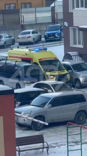 Скорая помощь не смогла оперативно проехать во дворе на Больничной из-за машин