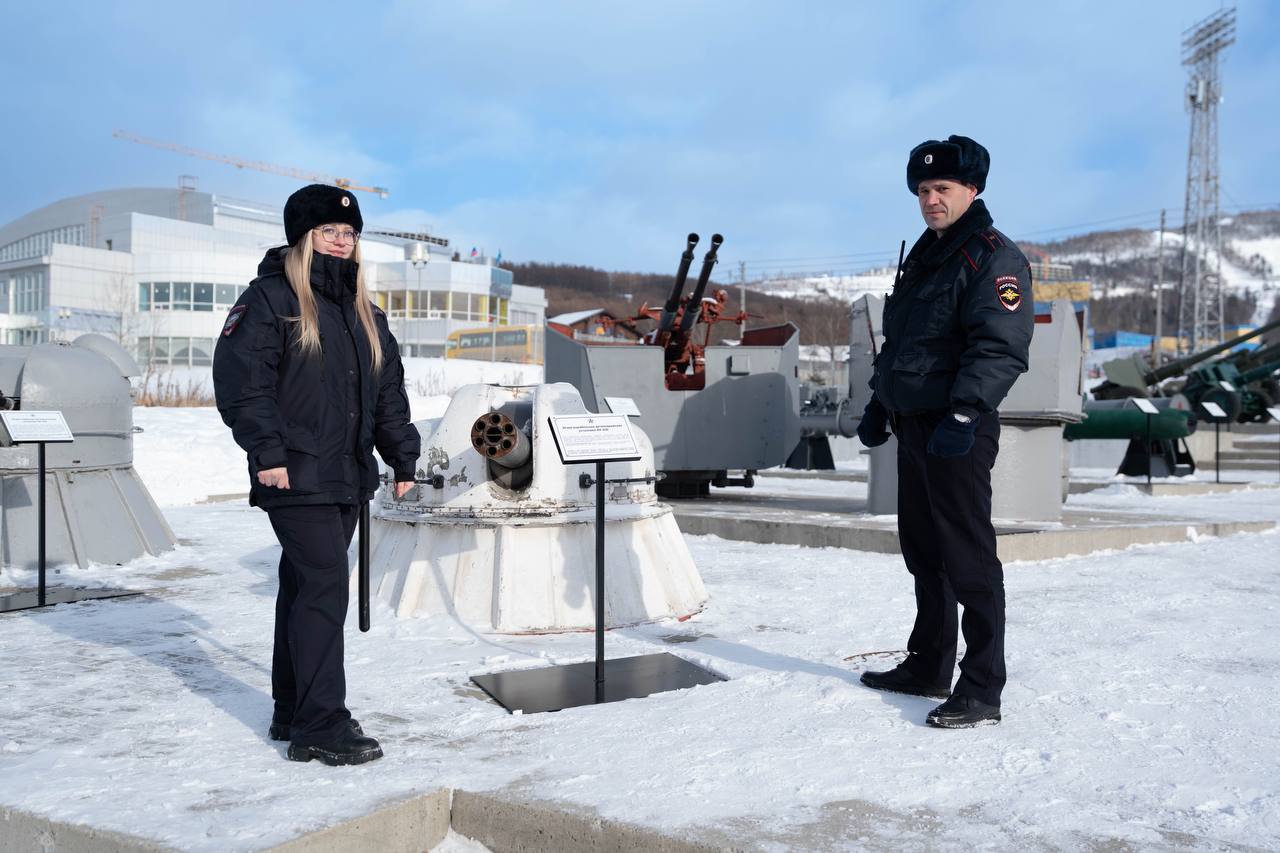 Сотрудники органов внутренних дел Сахалинской области и члены их семей приняли участие в торжественном открытии Аллеи военной техники под открытым небом в городе Южно-Сахалинск Сотрудники органов внутренних дел Сахалинской области и члены их семей приняли участие в торжественном открытии Аллеи военной техники под открытым небом в городе Южно-Сахалинск