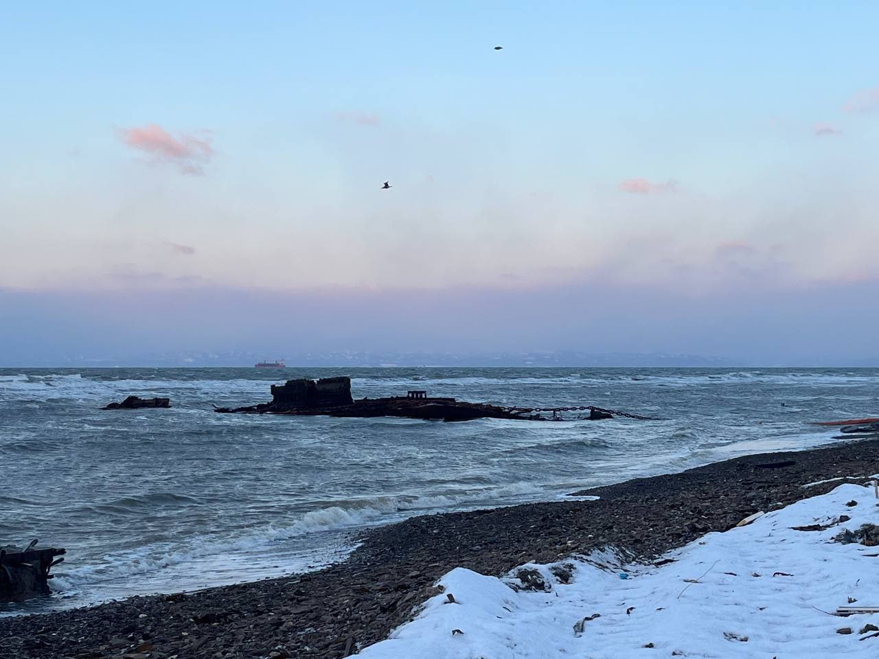 Шестое затонувшее судноe утилизировали в бухте Лососей Шестое затонувшее судноe утилизировали в бухте Лососей