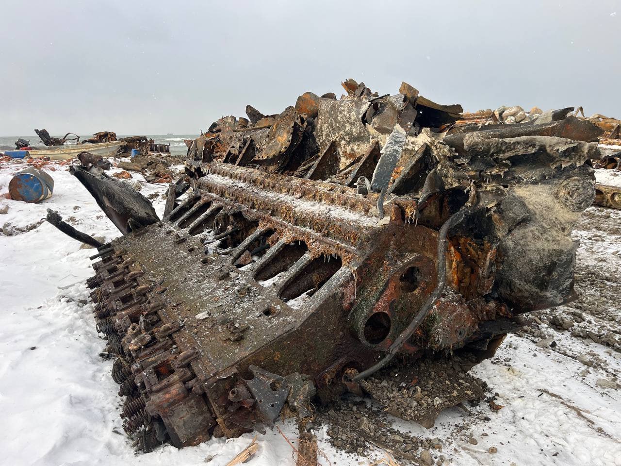 Шестое затонувшее судноe утилизировали в бухте Лососей Шестое затонувшее судноe утилизировали в бухте Лососей