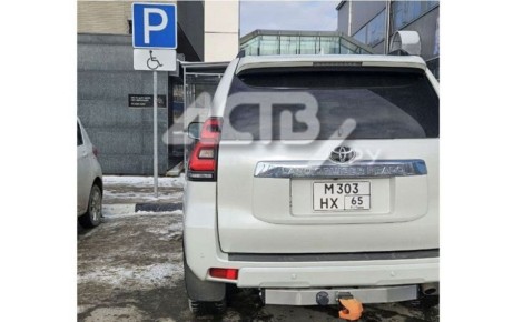 Очевидцы: "Автохам занял место инвалида на парковке у "Столицы" и обматерил людей за замечание