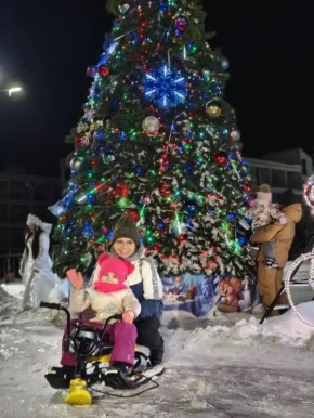Праздничное настроение пришло в Северо-Курильск с открытием новогодней елки
