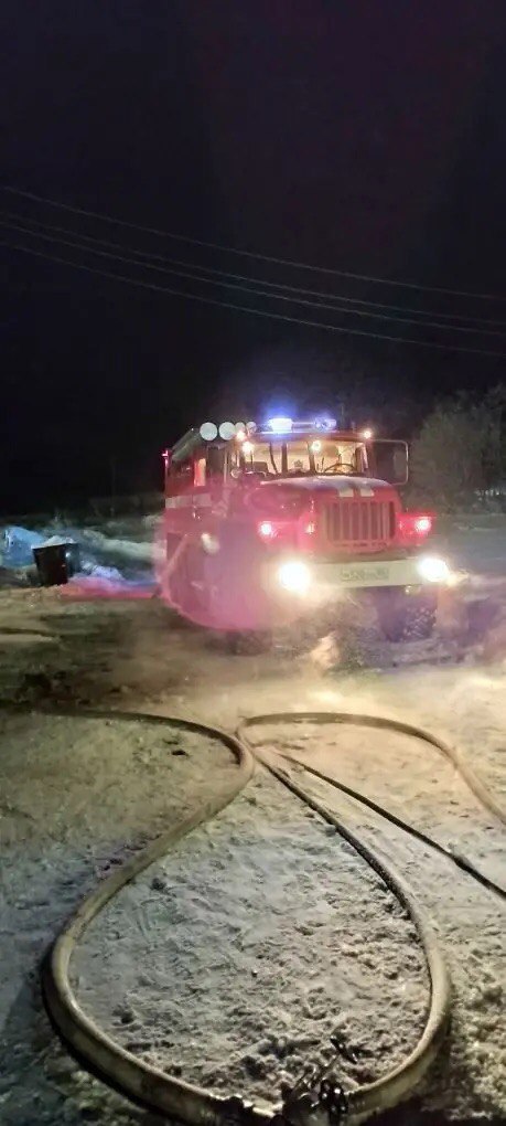 Крыша общественной бани вспыхнула под утро в селе Кировское Крыша общественной бани вспыхнула под утро в селе Кировское