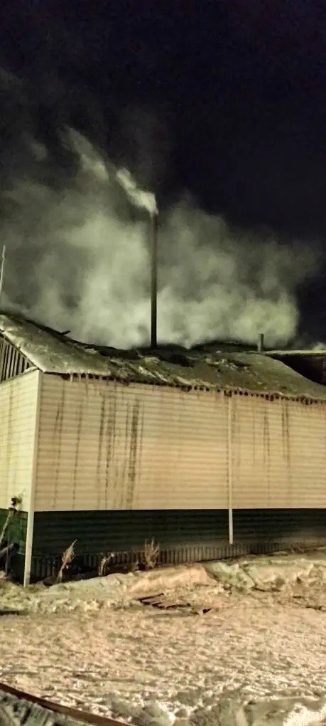 Крыша общественной бани вспыхнула под утро в селе Кировское Крыша общественной бани вспыхнула под утро в селе Кировское