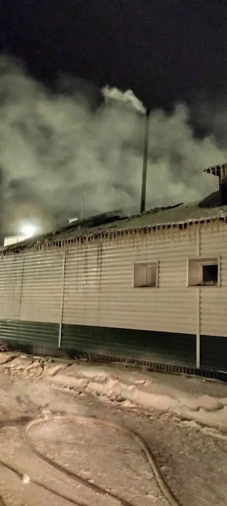 Крыша общественной бани вспыхнула под утро в селе Кировское Крыша общественной бани вспыхнула под утро в селе Кировское