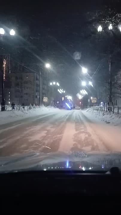 В центре Поронайска произошло ДТП с опрокидыванием автомобиля