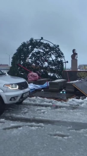 Без света 103 дома, повреждены 28 фасадов: появились кадры последствий урагана на Кунашире