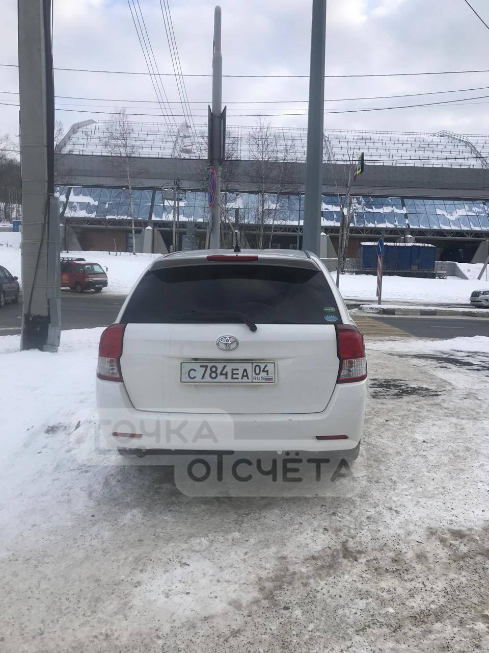 Не тротуар, а какое-то “место притяжения” для автохамов Не тротуар, а какое-то “место притяжения” для автохамов