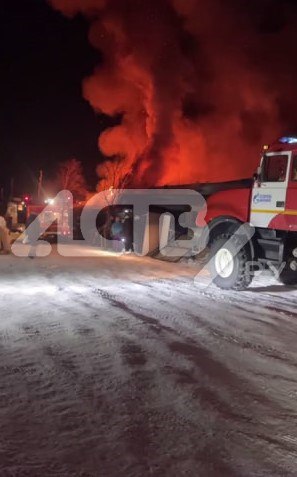 Крупный пожар в Ногликском районе: дотла сгорели четыре квартиры Крупный пожар в Ногликском районе: дотла сгорели четыре квартиры