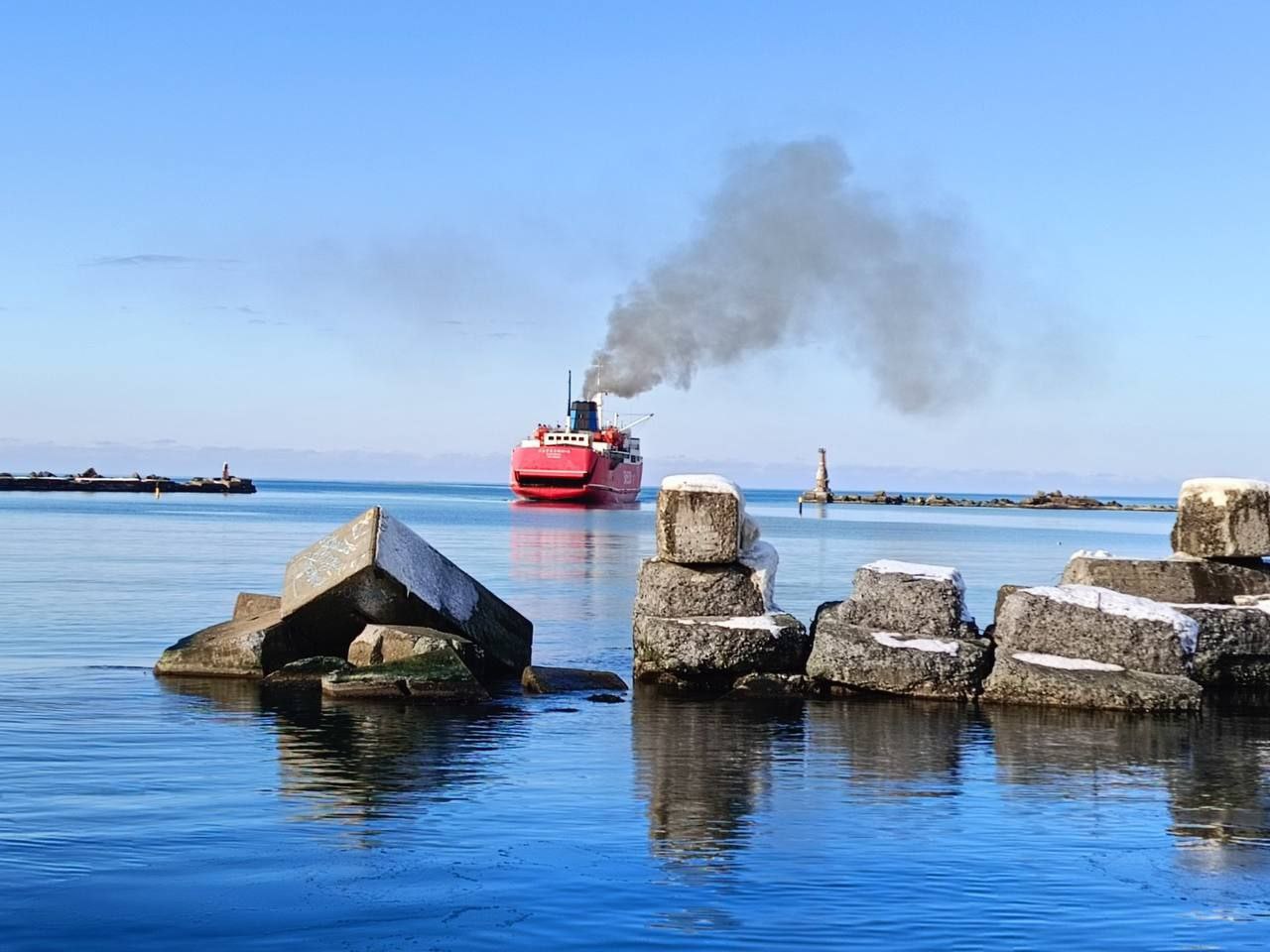 Паромная переправа Ванино-Холмск закрыта до улучшения погодных условий