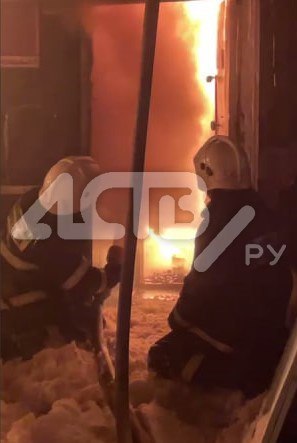 Крупный пожар в Ногликском районе: дотла сгорели четыре квартиры Крупный пожар в Ногликском районе: дотла сгорели четыре квартиры