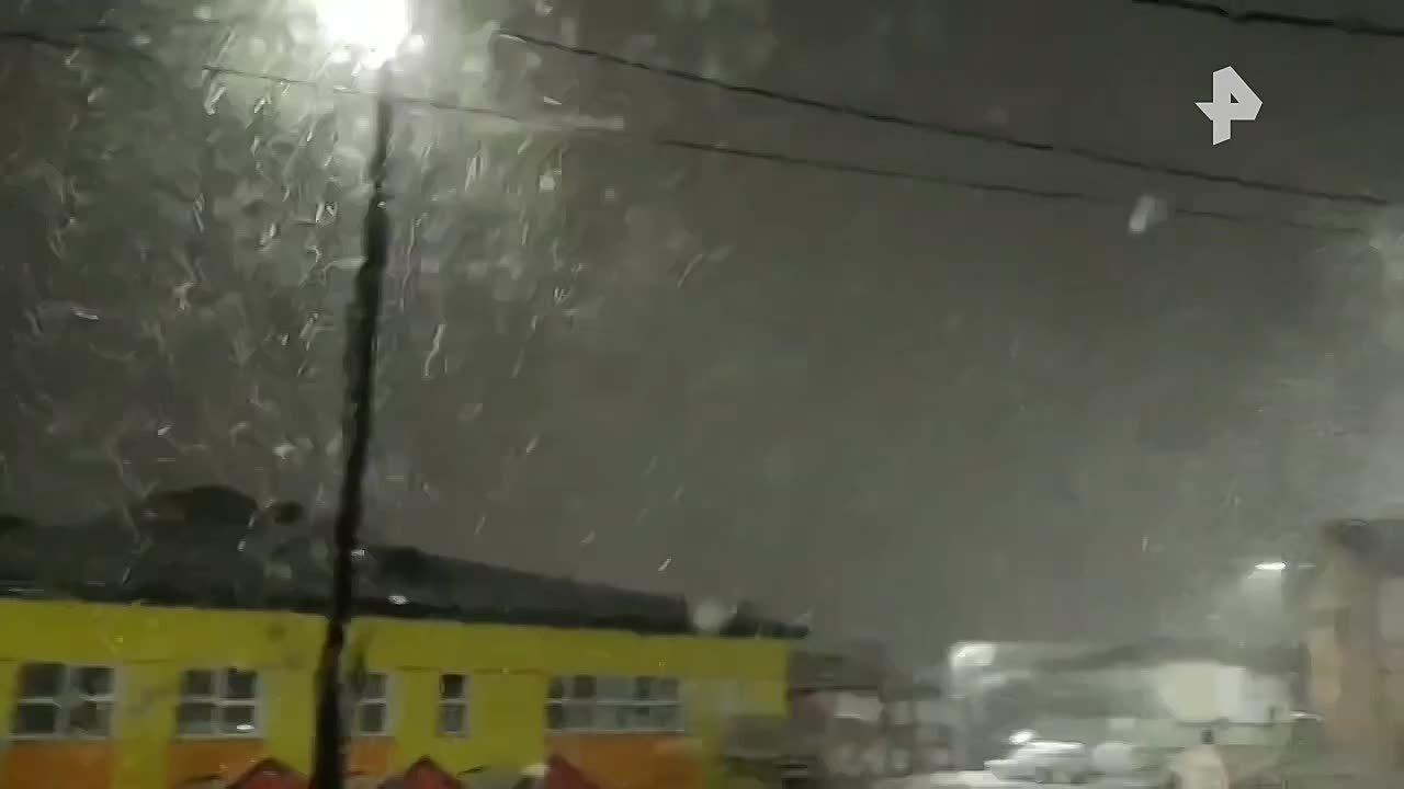 Из-за ураганного ветра без электричества остались жители Южно-Курильского района