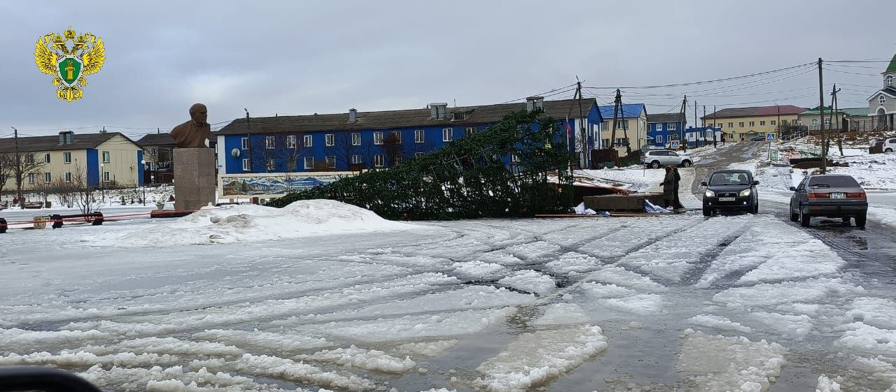 На территории Южно-Курильского муниципального округа проходит циклон с ураганными порывами ветра, вследствие чего повреждены кровли многоквартирных домов, объекты элекросетевого и дорожного хозяйства, отсутсвует... На территории Южно-Курильского муниципального округа проходит циклон с ураганными порывами ветра, вследствие чего повреждены кровли многоквартирных домов, объекты элекросетевого и дорожного хозяйства, отсутсвует...