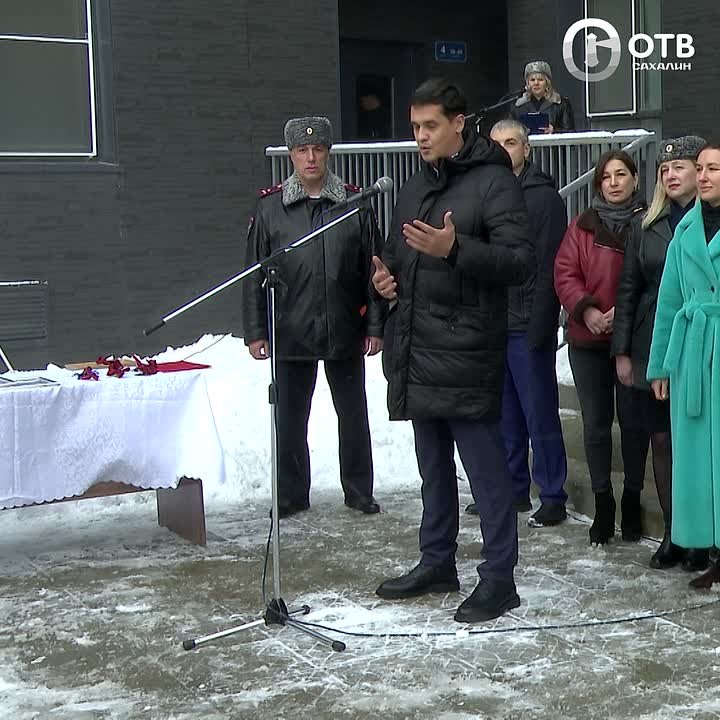 Одиннадцать семей сахалинских полицейских стали обладателями служебных квартир