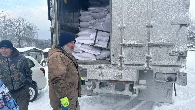 В Углегорском районе фермерам доставили около 14 тонн зерна после прямой линии с губернатором