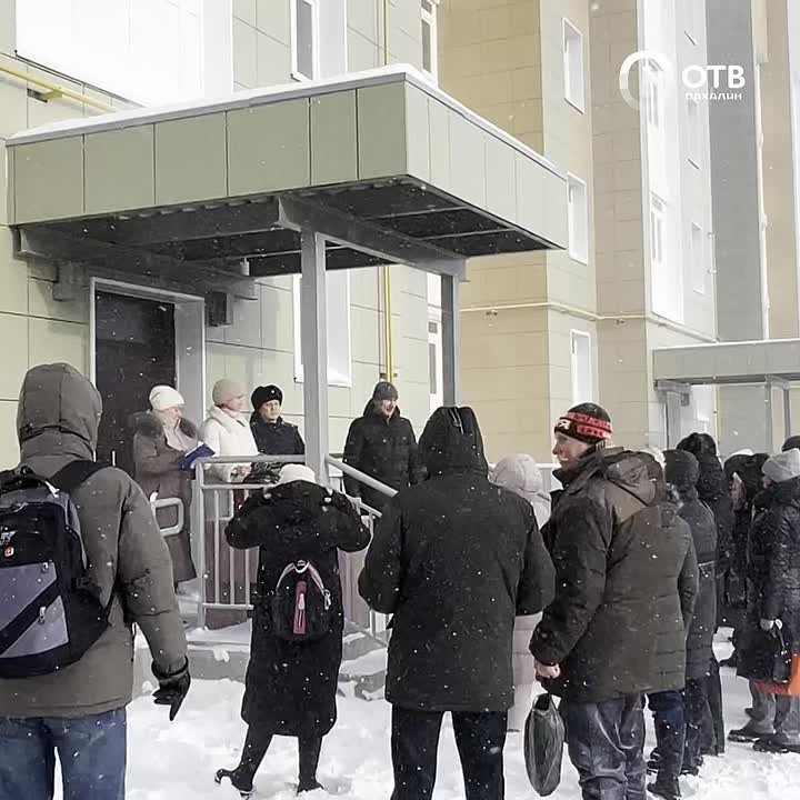 Ключи от новых квартир получили охинцы