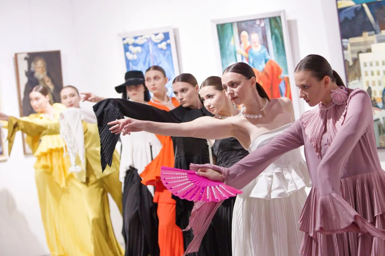 Поэтическая дуэль и модный показ: сахалинцев приглашают на творческий вечер в музее