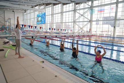 Сахалинские инструкторы по спорту проходят тренинг «Аквааэробика для беременных»