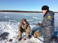 Сахалинцам напомнили о правилах поведения на зимней рыбалке