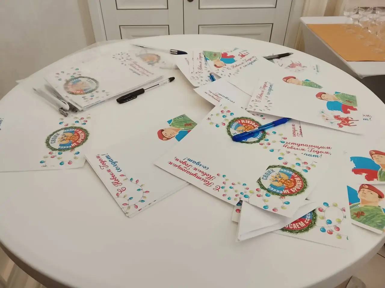 Больше 100 школьников Сахалина и Курил станцевали вальс под живую музыку Больше 100 школьников Сахалина и Курил станцевали вальс под живую музыку