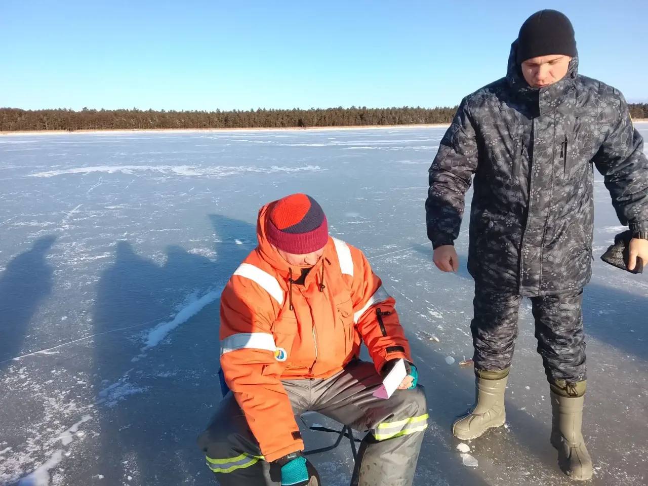 Сахалинцам напомнили о правилах поведения на зимней рыбалке Сахалинцам напомнили о правилах поведения на зимней рыбалке
