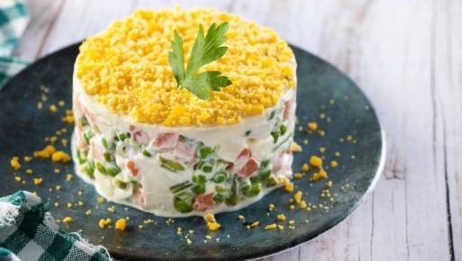 Сахалинский нутрициолог поделилась рецептами полезных салатов для новогоднего стола