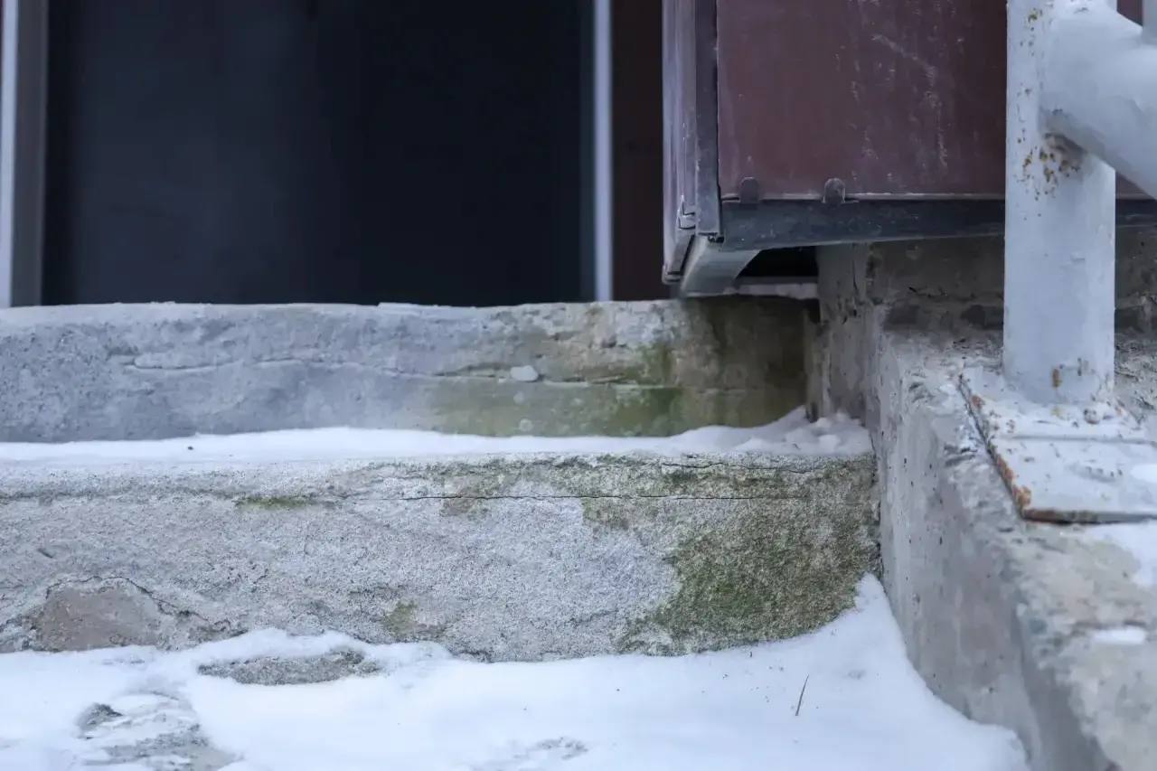 В Корсакове обследовали дом после обращения жительницы на Радио АСТВ В Корсакове обследовали дом после обращения жительницы на Радио АСТВ