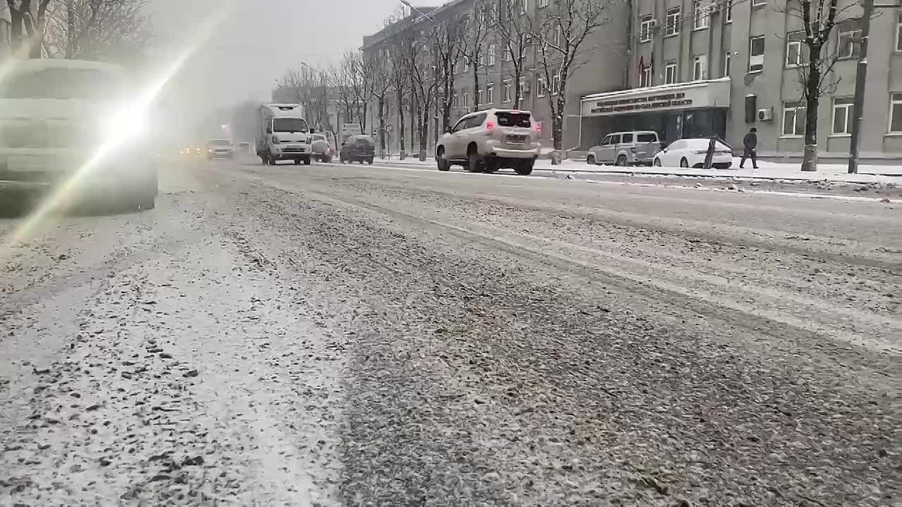 В Южно-Сахалинске пересмотрят подход к использованию реагентов на дорогах