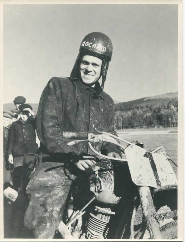 Один из сильнейших мотогонщиков Сахалина второй половины 1950-х годов Виктор Новиков