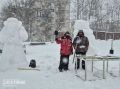 Снежные сова, конь, Дед Мороз и Снегурочка появились в центре Охи – новые творцы-молодцы раскрыли таланты!