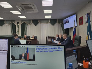 Алексей Белик, председатель правительства, в ответном слове говорит, что идет серьезное снижение доходов и нужно определять четко приоритеты